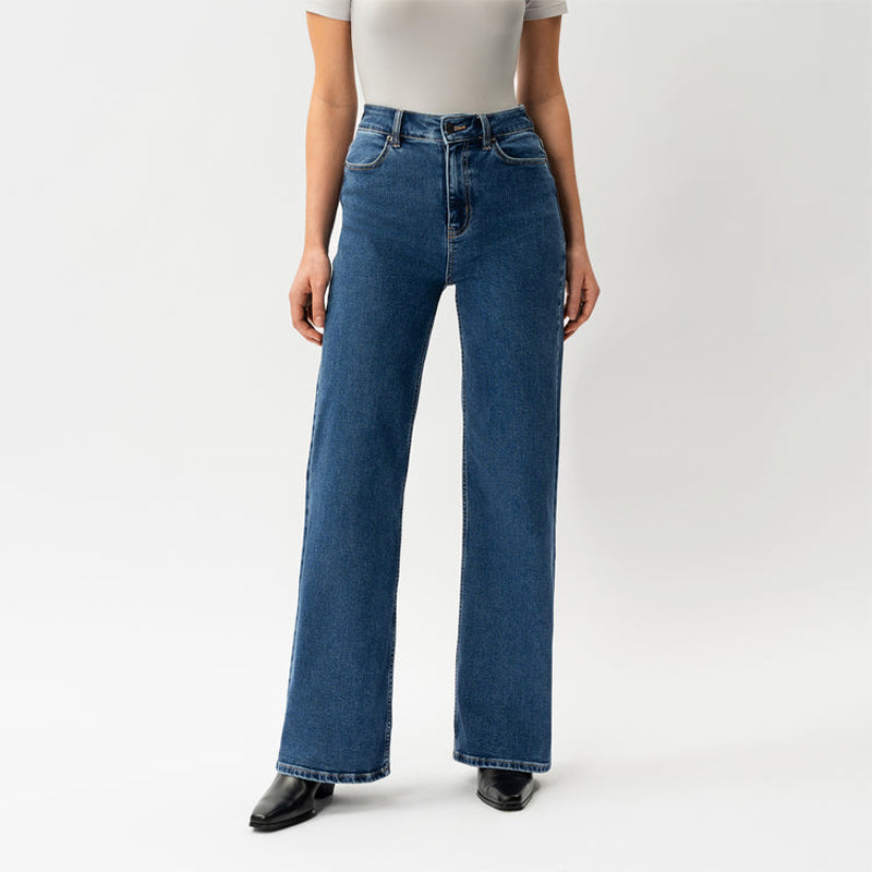 ELORA BASIC JEANS